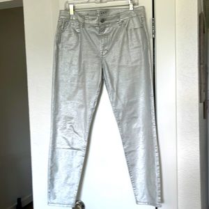 Black house white market silver jeans